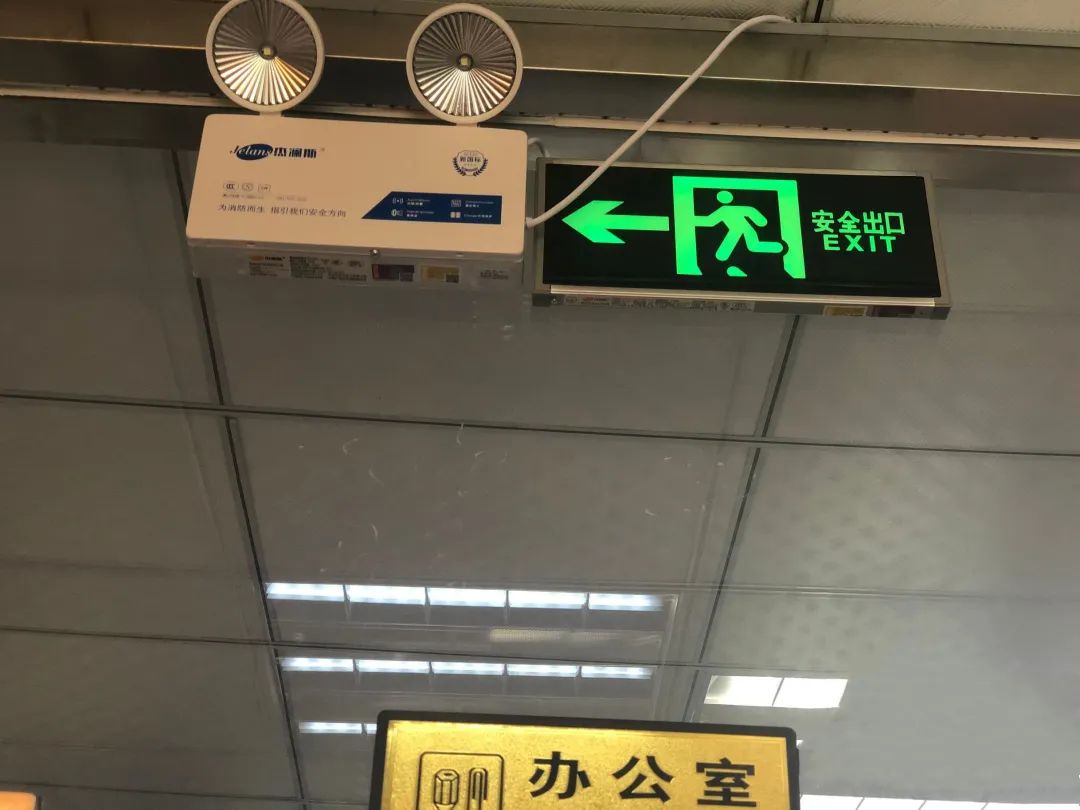 配电柜警示标志_配电柜上警示标识_电柜标识警示