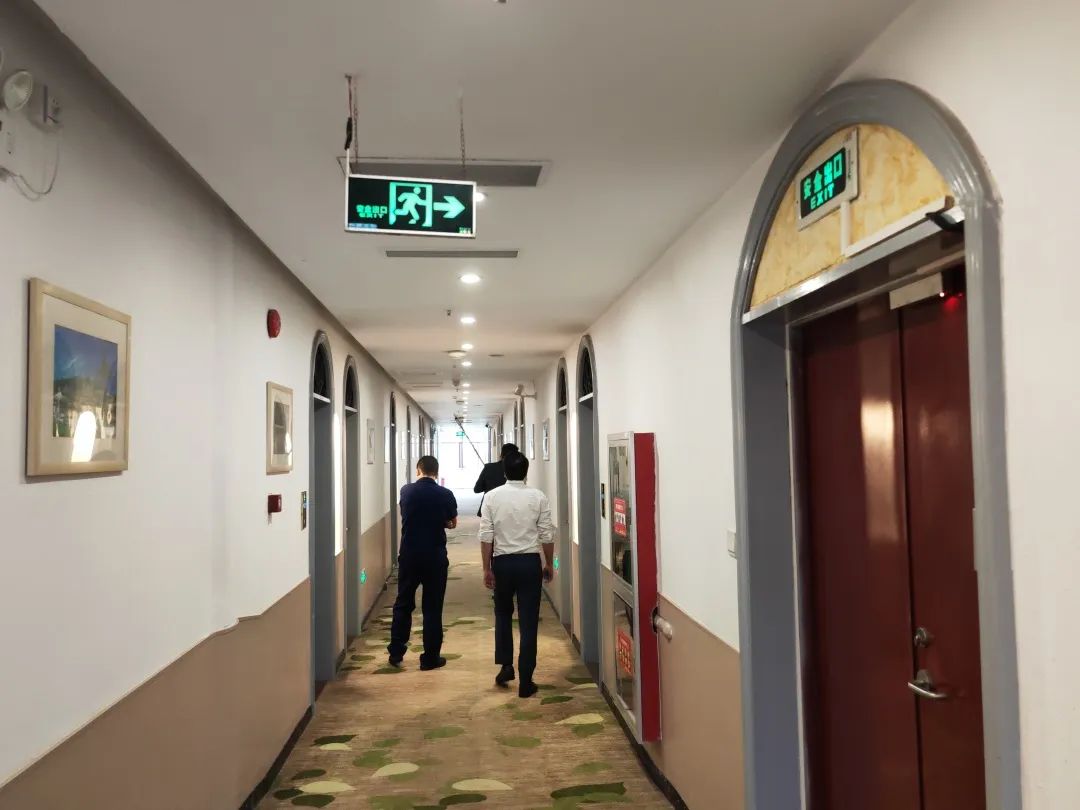 配电柜上警示标识_配电柜警示标志_电柜标识警示
