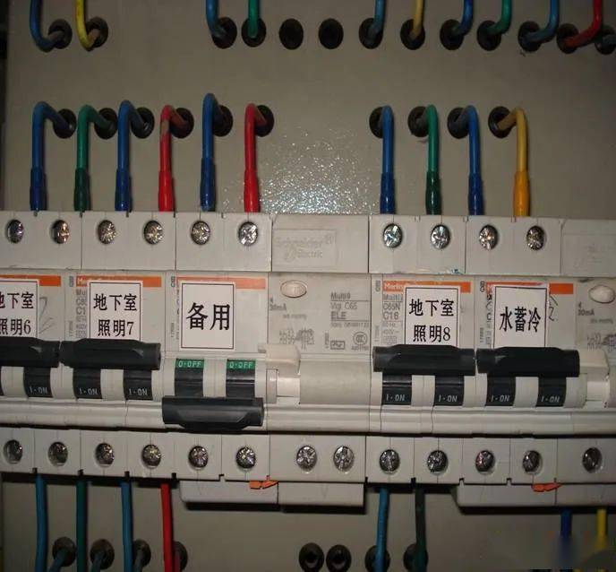 配电柜标识_配电柜电气标识牌_配电柜上面标志代表什么